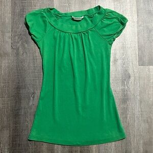 💞 Women’s Size Small Vibrant Green Cap Sleeve Tee Shirt